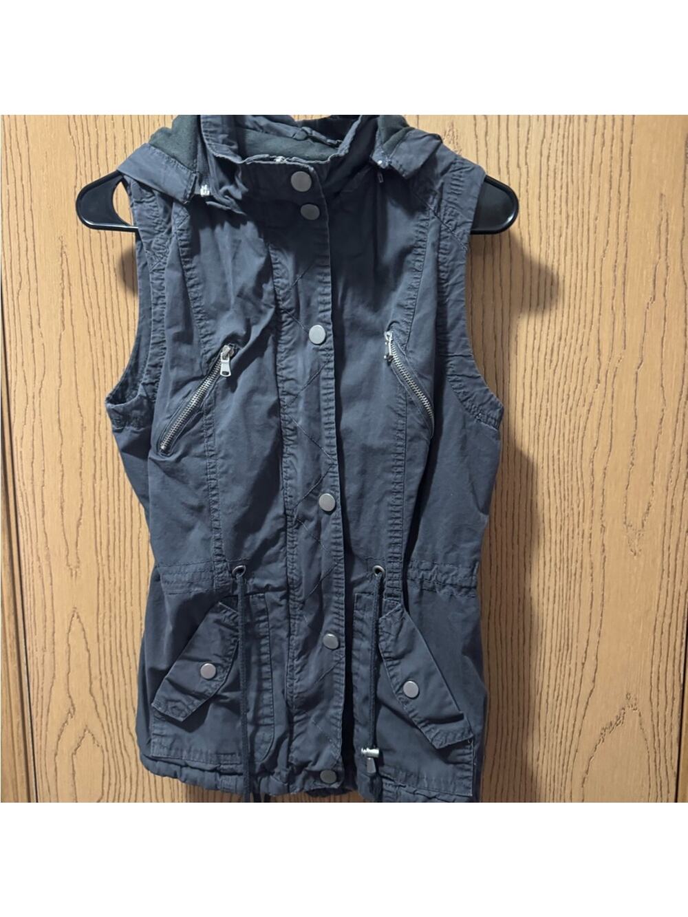 Women's Grey Hooded Vest Size small ❤️